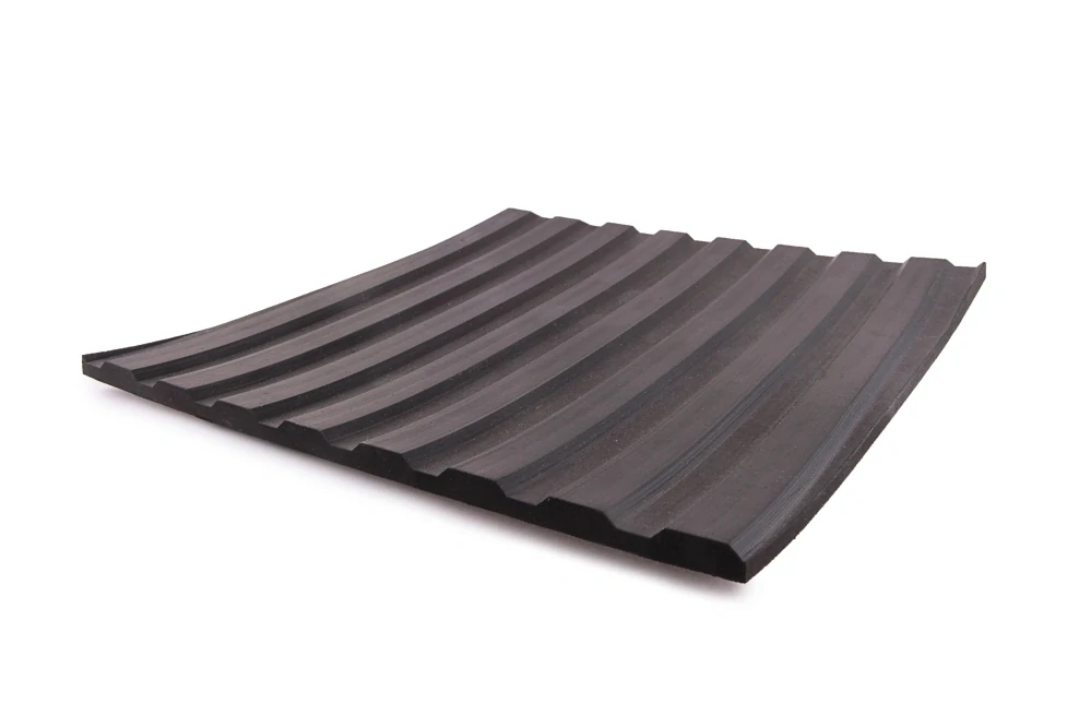 Gumová podlahovina s ryhovaným dezénom hrubá SBR 65°Sh 6x1200x10000 mm - rolka 12 m2